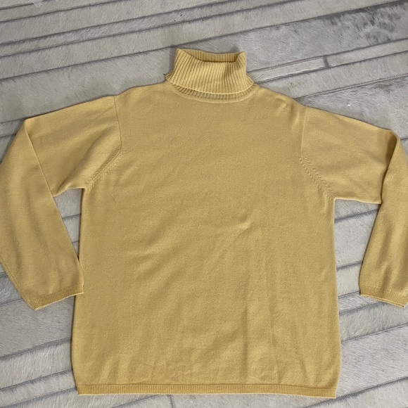 Vintage 80’s for Ogilvy Women's Butter Yellow Turtleneck Sweater Large - Picture 9 of 9